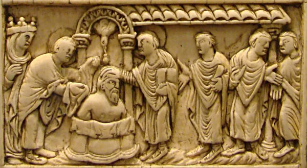 El bautismo de Clodoveo en un relieve del siglo IX en Reims