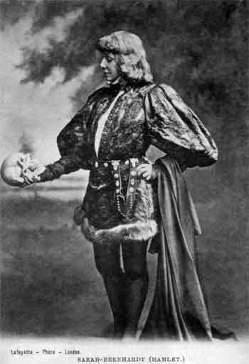  Sarah Bernhardt como Hamlet en 1899. Wikimedia Commons 