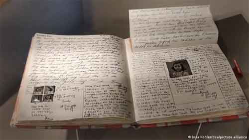 Un ejemplar del diario de Ana expuesto en el Centro Ana Frank de Berlín