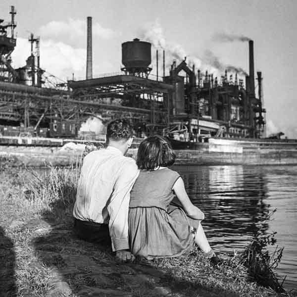 Anne Winterer: la fotógrafa que encontró humanidad entre las fábricas